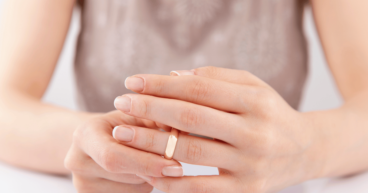 青森で離婚と浮気調査を考える女性